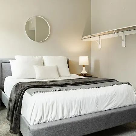 Explore Otr From A Parkside Condo - Walk To All